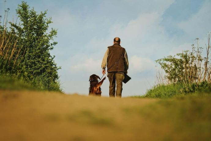 chasseur et son chien