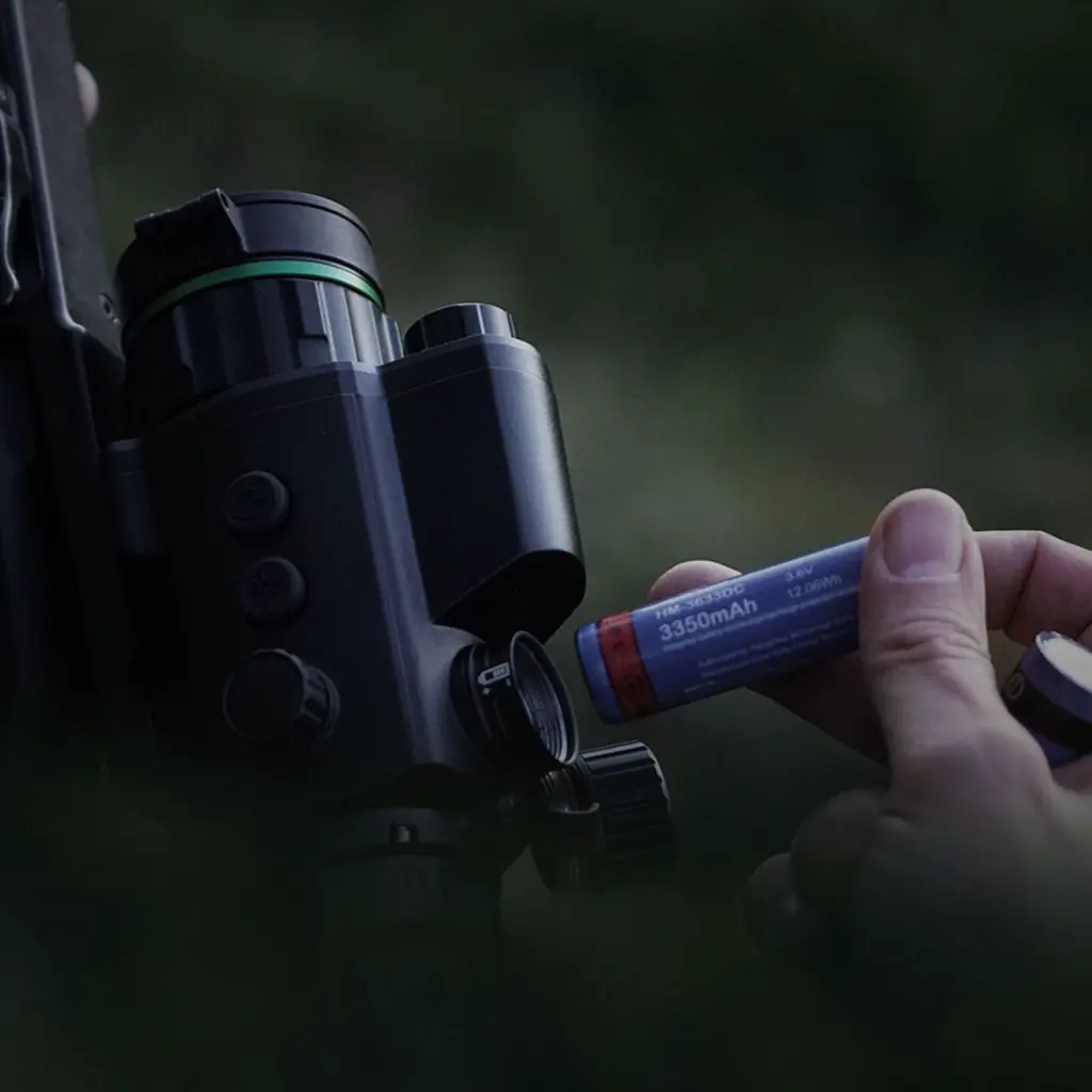 CHEETAH-Clip-on-Replaceable and Rechargeable Battery_PC_2.webp