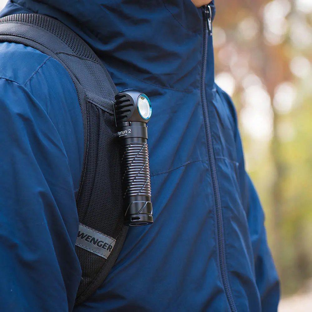 lampe-frontale-perun2-attachée-sac-a-dos.webp