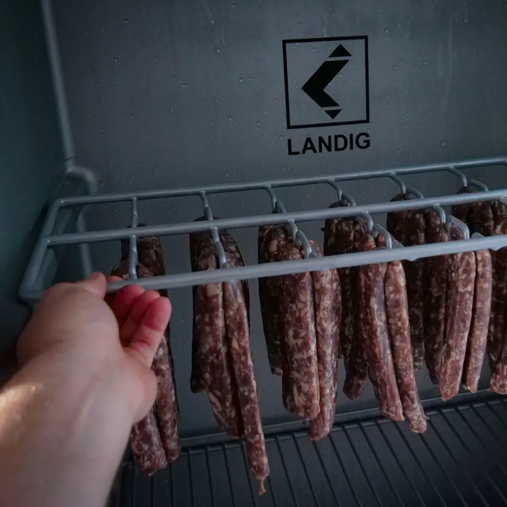 grille-saucisses-refrigerateur-lu9000-charcuterie-suspendue.webp