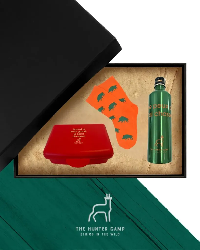 Box MARCASSIN - Coffret cadeau pour enfant (0 - 3 ans, Chaussettes vertes avec des cerfs jaunes)